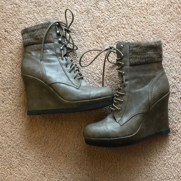 Mossimo size 10 wedge boot - Picture 3 of 4